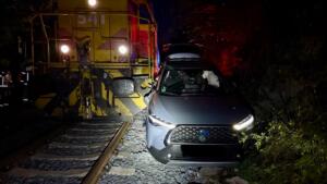 Schwerer unfall mit zug in ratingen - rettungskräfte mit großaufgebot