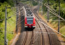 Kostenlos unterwegs: Hessen verlängert Schulausflugticket bis 2027 Symbolbild Zug