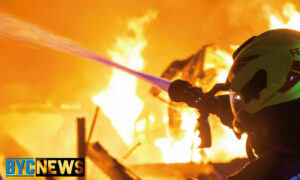 Gebäudebrand in saulheim: kriminalpolizei ermittelt Feuerwehr