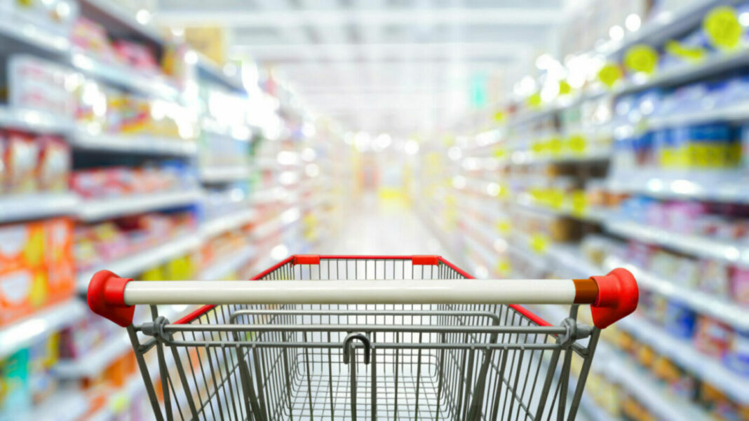 Einkaufen | shutterstock 1688252332