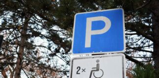 Behindertenparkplatz