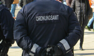 24-jähriger greift vollzugsdienst in mainz an: beamtin schwer verletzt Ordnungsamt symbolbild 1