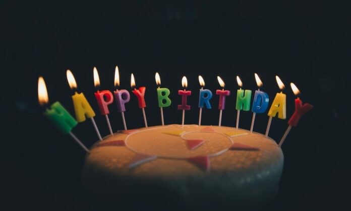 Happy Birthday, Geburtstagskerzen, Kuchen
