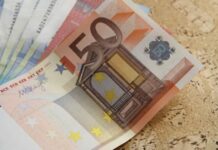 Bürgergeld in Deutschland wird abgeschafft Geldscheine, Geld