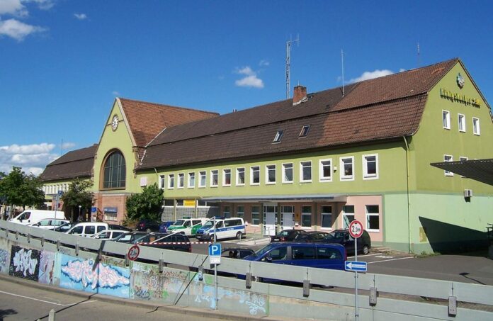 1280px Bahnhof Kreuznach Front e1617870171336