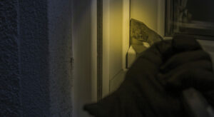 Einbrecher fenster