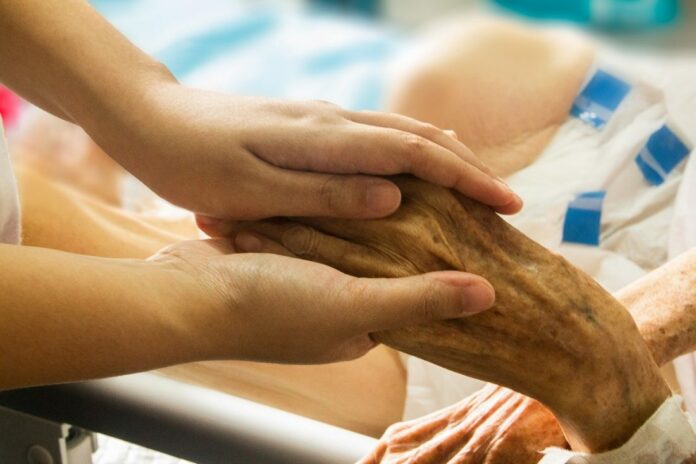 hand-in-hand-1686811_1280-e1617870041940 hand in hand 1686811 1280 e1617870041940