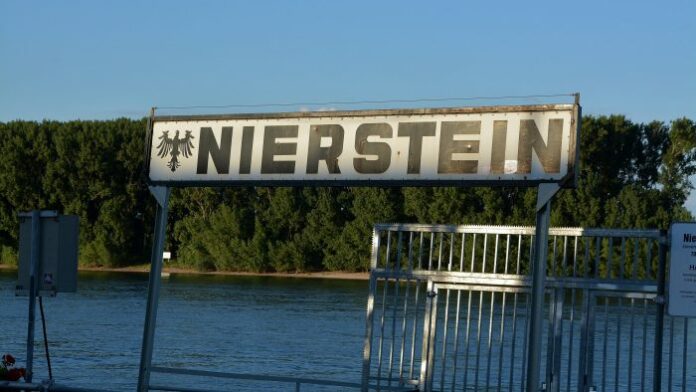 20170806 195829 Thorsten Lüttringhaus Nierstein Rhein scaled e1599565055376