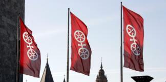 pan011 fahnen und dom scaled e1607426462231