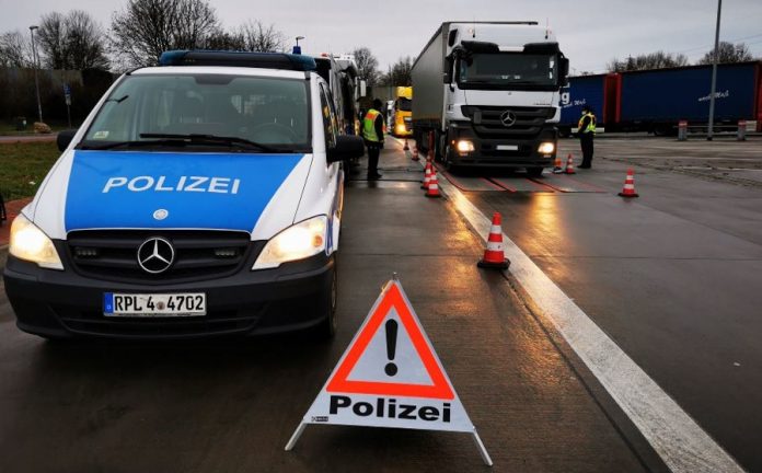 Lkw Kontrolle 900x635 1 e1610713469947 Lkw Kontrolle 900x635 1 e1610713469947