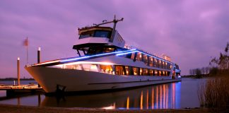 Jules Verne Anleger Foto Partyschiffe.de GmbH e1614125962842