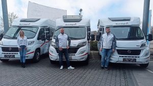 Frau und kleinkind bei verkehrsunfall in wiesbaden schwer verletzt