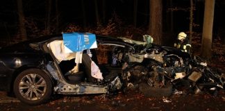 pol rbk r srath pkw prallt gegen baum beifahrerin verstorben e1612790782824