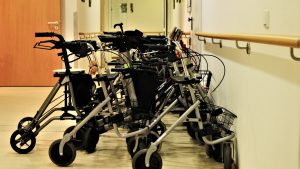 Pflegeberufe trotz pandemie immer beliebter Rollators 4916806 1920 1 e1613478692863