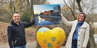 2021 03 04 16.35.29 thorsten luettringhaus mainz foerderverein fuer tumorkranke kinder rinaldo roberto Fotouebergabe Spende