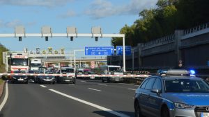 Zuschauer gehen auf angeklagten im landgericht mainz los