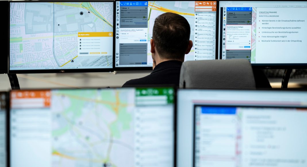 DasNeuesEinsatzleitsystembasiertaufKartenCopyrightFeuerwehrFrankfurtFotoSalomeRoessler scaled e1615285746275