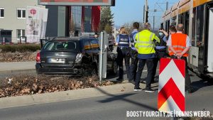 Verkehrsunfall mit toyota und der mainzelbahn in mainz-bretzenheim Img 20210329 wa0072 e1617031247971