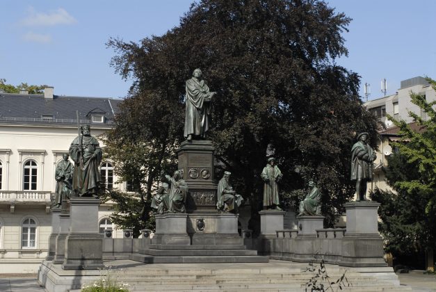 Lutherdenkmal in Worms low  c Uwe Feuerbach scaled e1616158182951