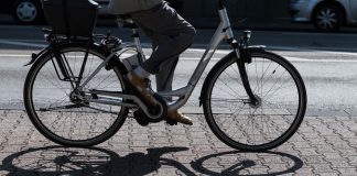 SeniorenE Bike AdobeStock 214185868 scaled e1614670493407