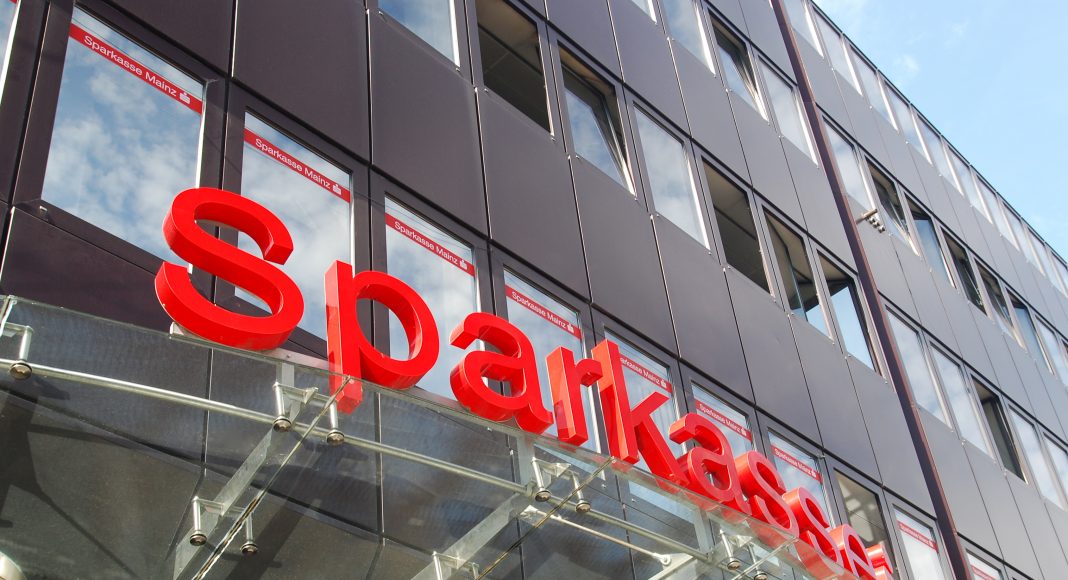 Sparkasse Mainz Eingang Hauptstelle scaled e1614855489929
