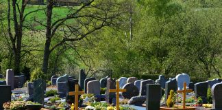 cemetery 2246071 1920 e1615894923775