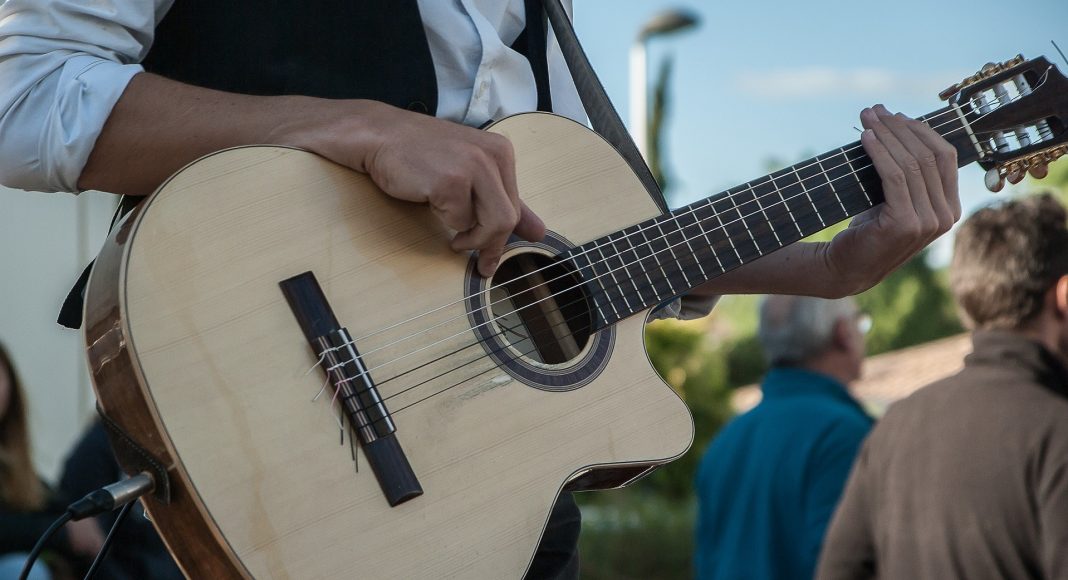 guitar 2292494 1920 e1614757719895