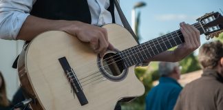 guitar 2292494 1920 e1614757719895