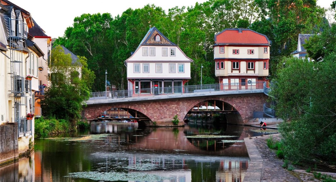 bridge houses 4370983 1920