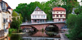 bridge houses 4370983 1920