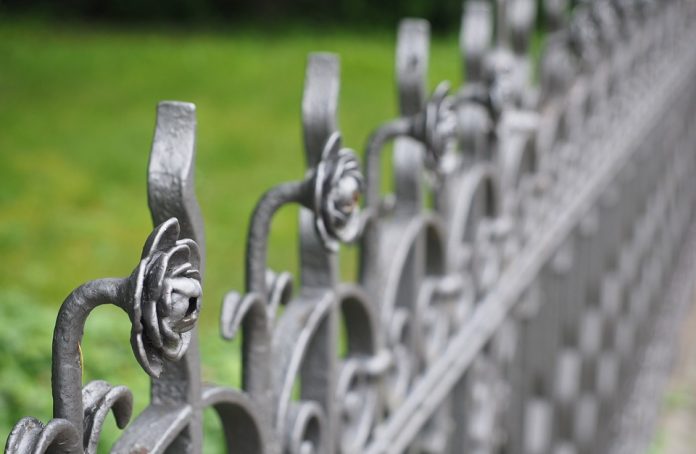 fence 4438833 960 720 e1616173889258