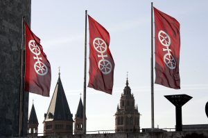 Pan011 fahnen und dom 1 scaled e1618923160941