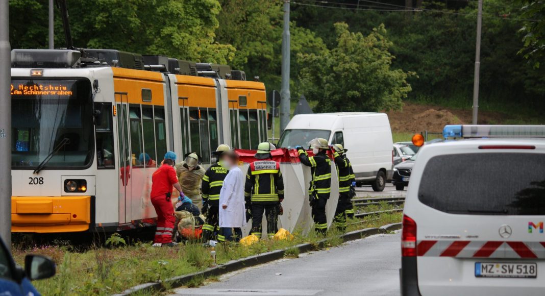 DEE78746 A969 4F17 B2E1 06A685DA583B