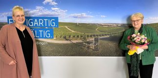 F 2105 Ehrennadel Rosemarie Mueller