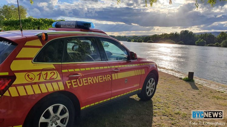 Feuerwehreinsatz am rhein in heidesheim 1
