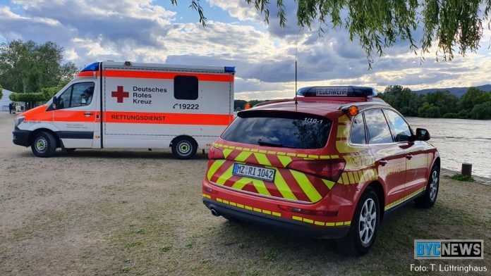 Feuerwehreinsatz am Rhein in Heidesheim 2