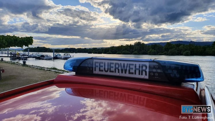 Feuerwehreinsatz am rhein in heidesheim 3