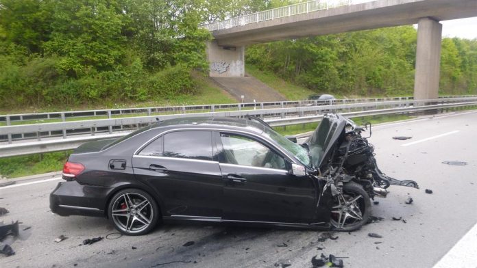 beschaedigterPKWdes19 Jaehrigen beschaedigterPKWdes19 Jaehrigen