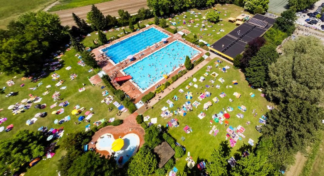 cropped freibad trebur pfingstsonntag 2