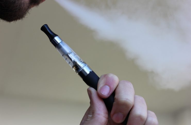 e cigarette 1301664 1920