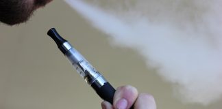 e cigarette 1301664 960 720