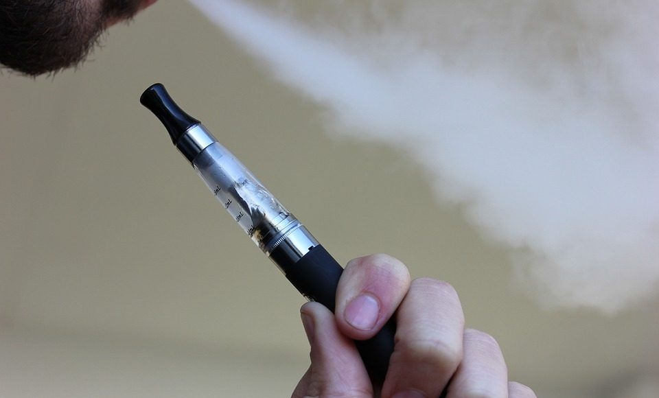 e cigarette 1301664 960 720