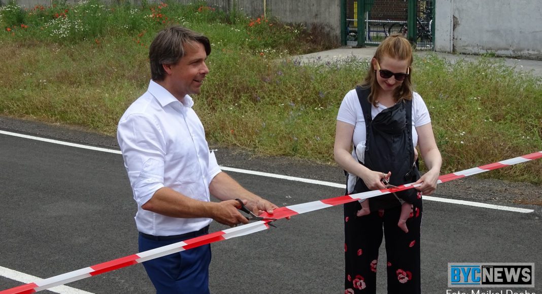 Eroeffnung der Bahnunterfuehrung in Gustavsburg45