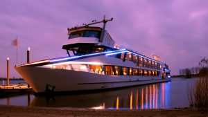 Mit dem eventschiff „jules verne“ auf den spuren des weins durchs mittelrheintal Jules verne anleger foto partyschiffe. De gmbh