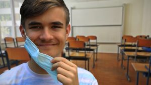 Tätergruppe prügelt auf 21-jährigen mann aus wiesbaden ein