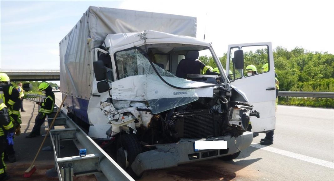 zerstoerterKleintransporterdes33 Jaehrigen