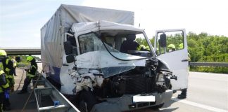 zerstoerterKleintransporterdes33 Jaehrigen