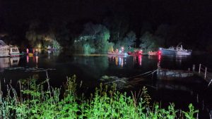 Motorroller fängt feuer und flammen greifen auf weiteres fahrzeug über