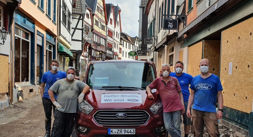 Helfer vor Helfer Shuttle