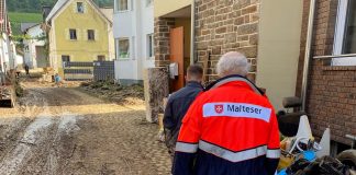 Malteser im Hochwassereinsatz 2021 Zerstoerungen in Mayschoss im Ahrtal 1